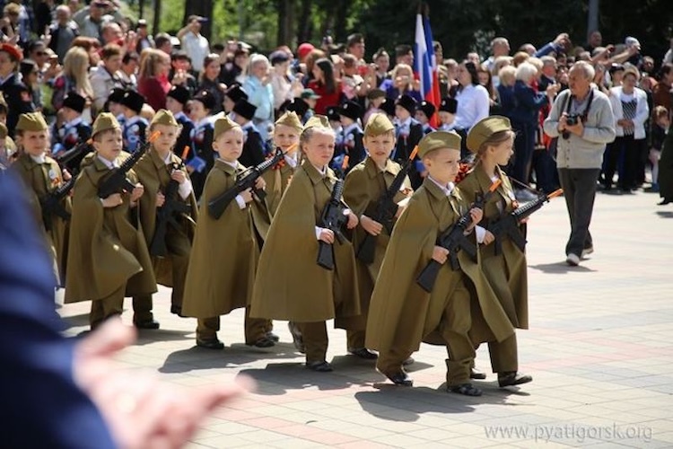 Les « troupes des écoliers » à Piatigorsk
